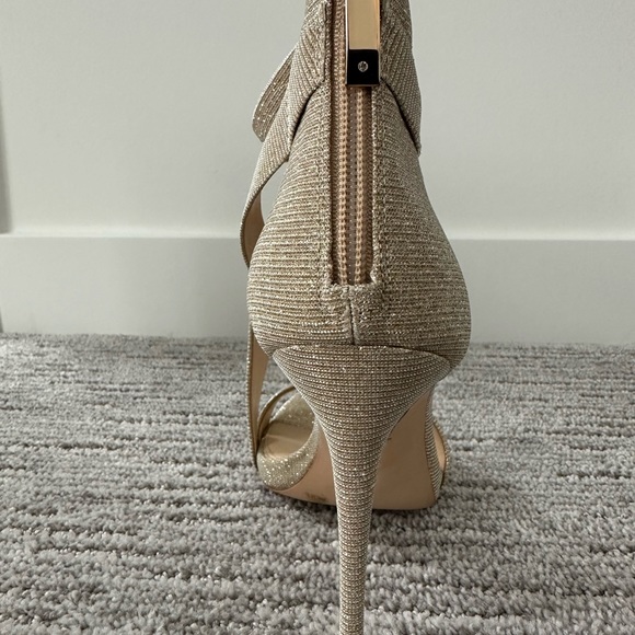 Imagine Vince Camuto Devin Sandal, Size 8M/38.5, Soft Gold Fabric - Picture 7 of 9